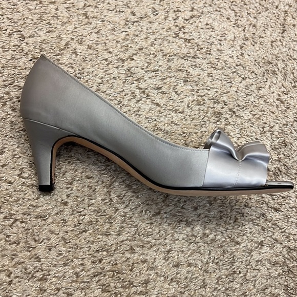 Vaneli Di Notte Silver Satin Peep Toe Heels - Picture 6 of 13